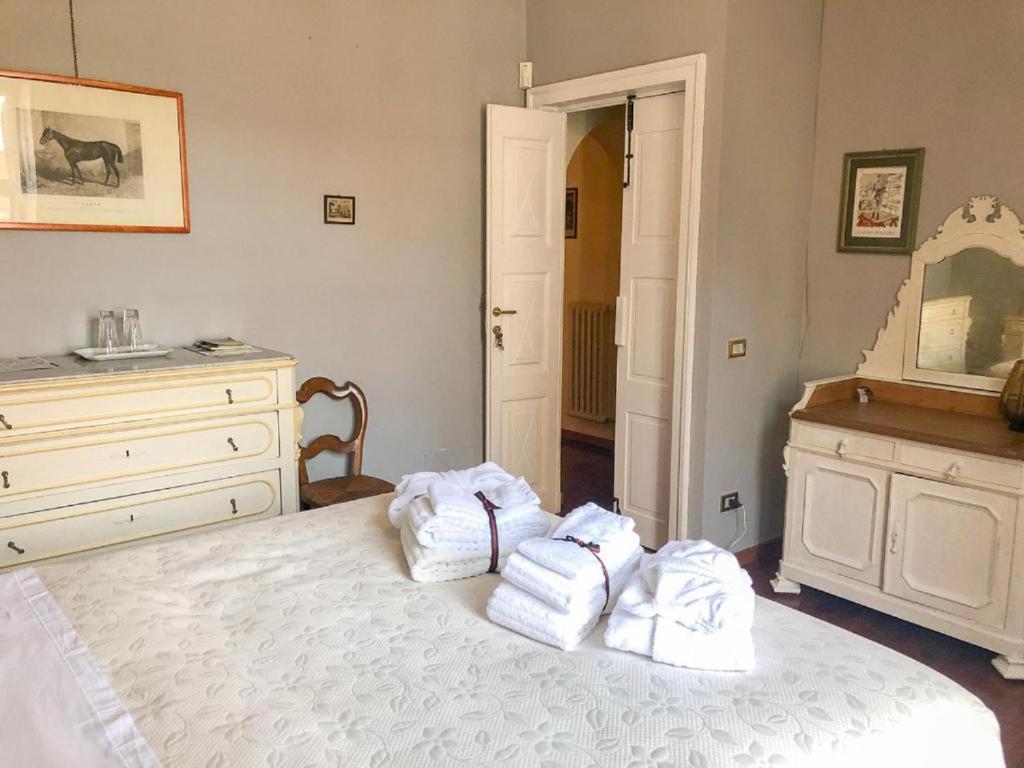 Bed and Breakfast Palazzo Sismonda Corneliano d'Alba Экстерьер фото