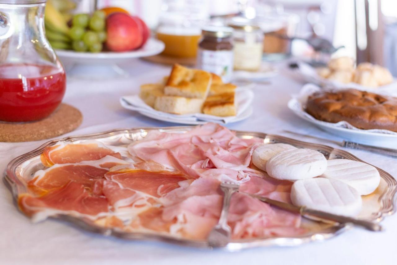 Bed and Breakfast Palazzo Sismonda Corneliano d'Alba Экстерьер фото